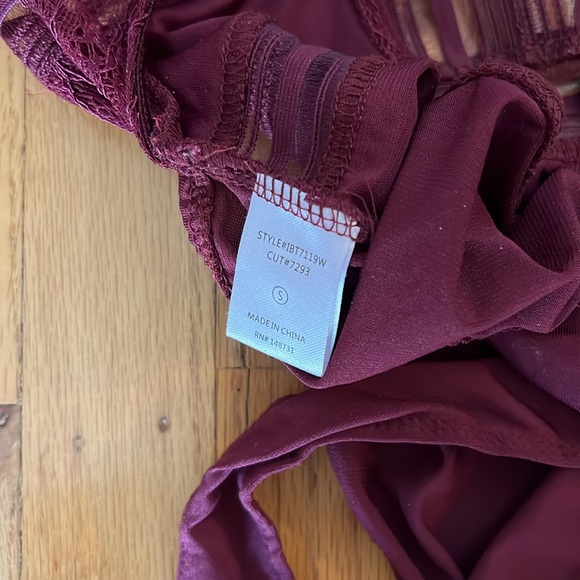 GUC Windsor Burgundy open back cut out lace plunge bodysuit - Picture 4 of 4